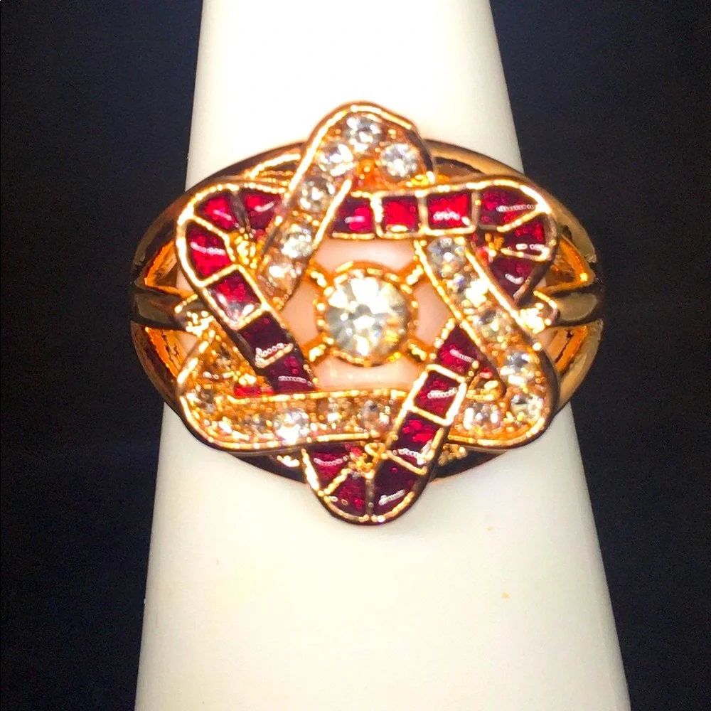 Rose Gold Celtic knot 6 Pt Star W/Red & White Sapphire W/Crystal in Center Ring